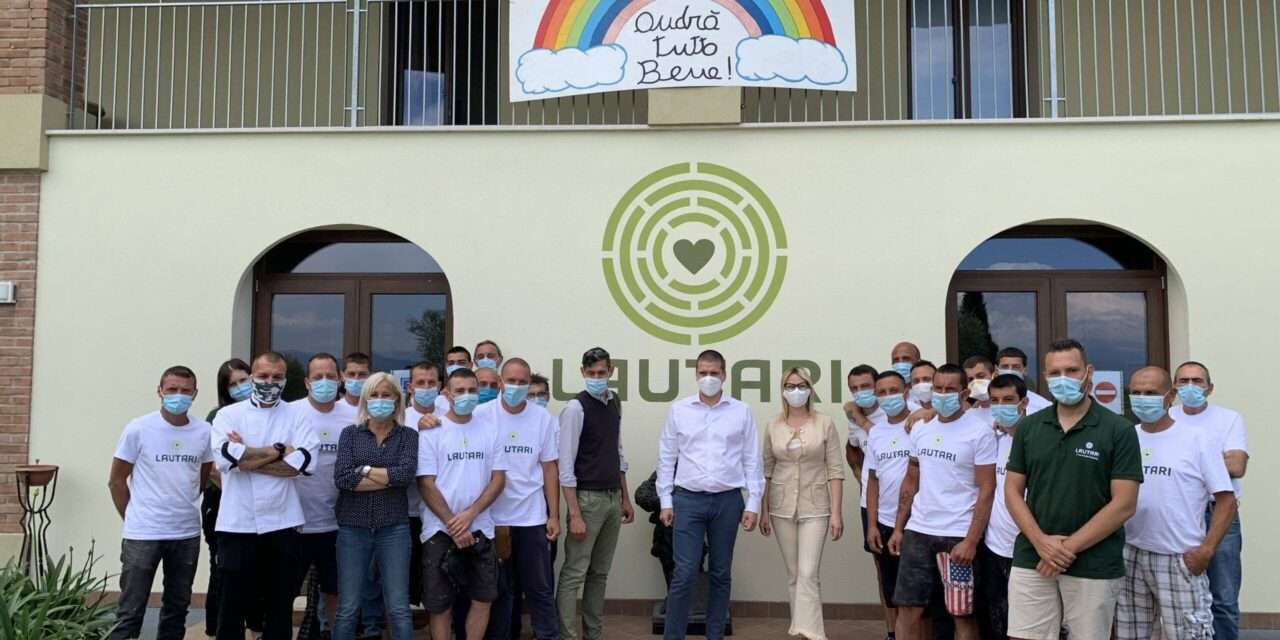 Simona Tironi: “6000 mascherine donate da Regione Lombardia alla Comunità Lautari”.