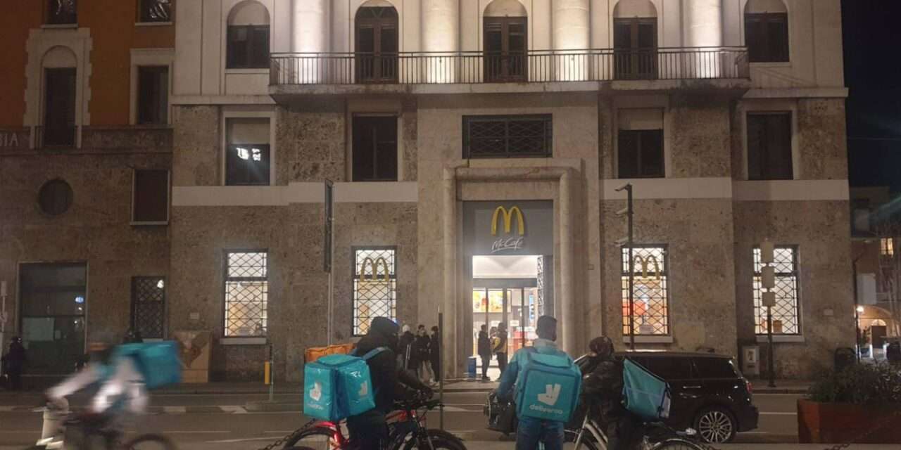 Apre McDonald’s chiude l’Italia