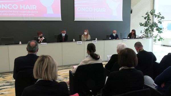 “Onco Hair”: a Palazzo Pirelli il racconto delle donne protagoniste del “progetto che dona i capelli”
